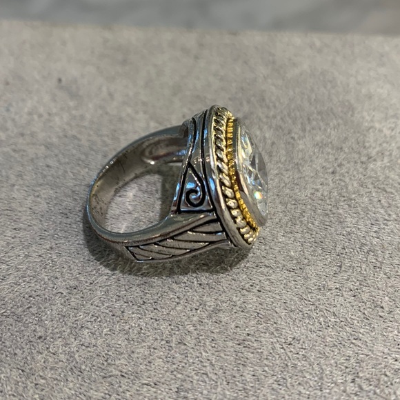 Gorgeous, detailed ring. Silver with gold accent - Picture 1 of 4